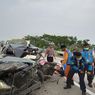 Mobil Ringsek Usai Hantam Truk di Tol Batang, 3 Orang Tewas