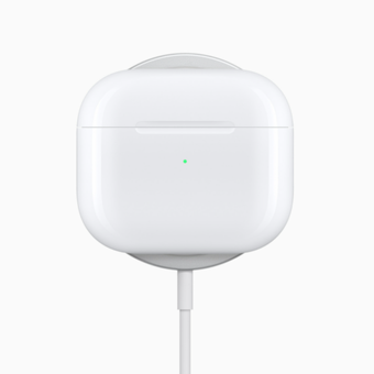 Wireless charging case untuk Airpods 3 yang kini mendukung MagSafe.