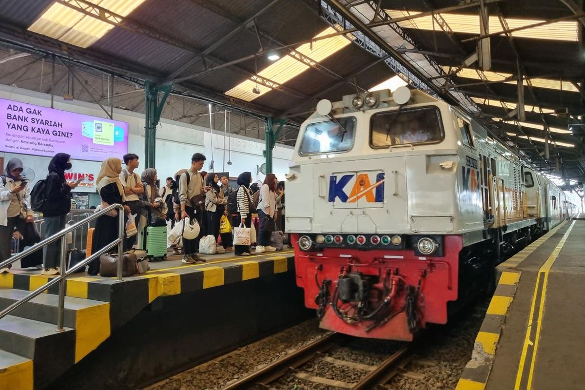 Ilustrasi kereta api. Mulai 4 Februari 2025, calon penumpang bisa mulai melakukan pembelian tiket kereta api untuk mudik lebaran 2025. Berikut jadwal lengkapnya.