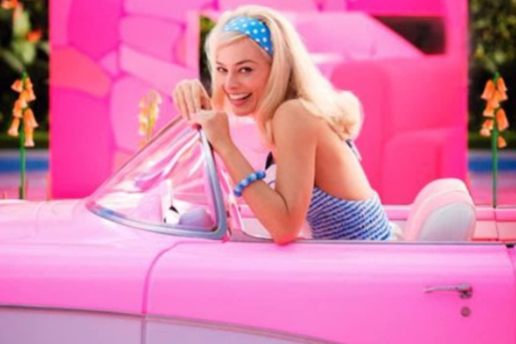 Margot Robbie dalam film live action Barbie