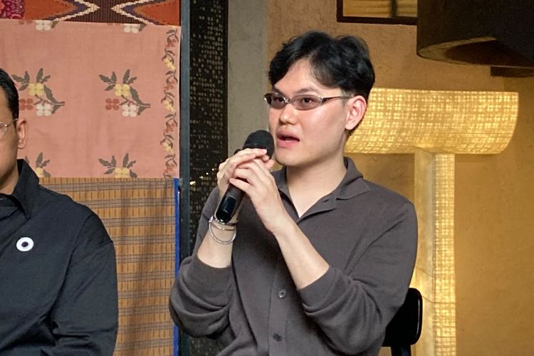 Cara Jenama KMK Padukan Tenun Baduy dengan Gaya Avant-Garde di Lungsara
