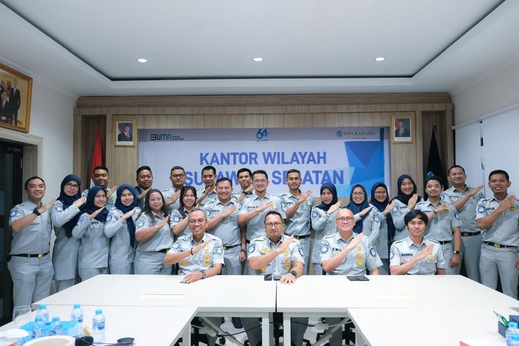 Direktur Kepatuhan dan Manajemen Risiko Jasa Raharja Harwan Muldidarmawan saat melakukan kunjungan kerja dan pembinaan kepada seluruh insan Jasa Raharja di wilayah Sulawesi Selatan dan Barat (Sulselbar) pada Rabu (5/11/2025).