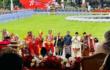 Penampilan penyanyi cilik Farel Prayoga yang membawakan lagu Ojo Dibandingke yang disambut antusiasme pejabat negara ikut berjoget usai upacara HUT ke-77 RI di Istana Merdeka, Rabu (17/8/2022). 