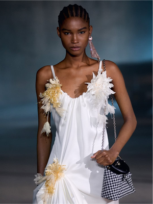 Koleksi Dior Cruise 2027, Rabu (13/05) di David Geffen Galleries, Los Angeles County Museum of Art (LACMA), Los Angeles, Amerika Serikat