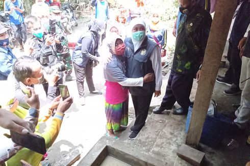 Sedang Curhat ke Khofifah, Warga Korban Banjir Keliru Sebut Bupati Magetan sebagai Camat