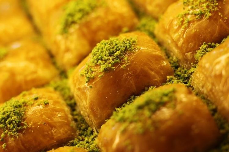 Baklava merupakan hidangan manis khas Turki yang ada setiap hari lebaran.