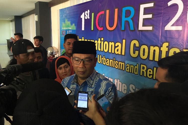 Wali Kota Bandung Ridwan Kamil, usai menghadiri International Conference Urbanism and Religiosity di Kota Bekasi, Selasa (25/7/2017).