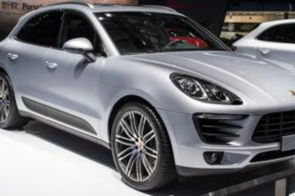 Porsche perkenalkan Macan dengan mesin lebih kecil di Beijing Motor Show, April 2014/