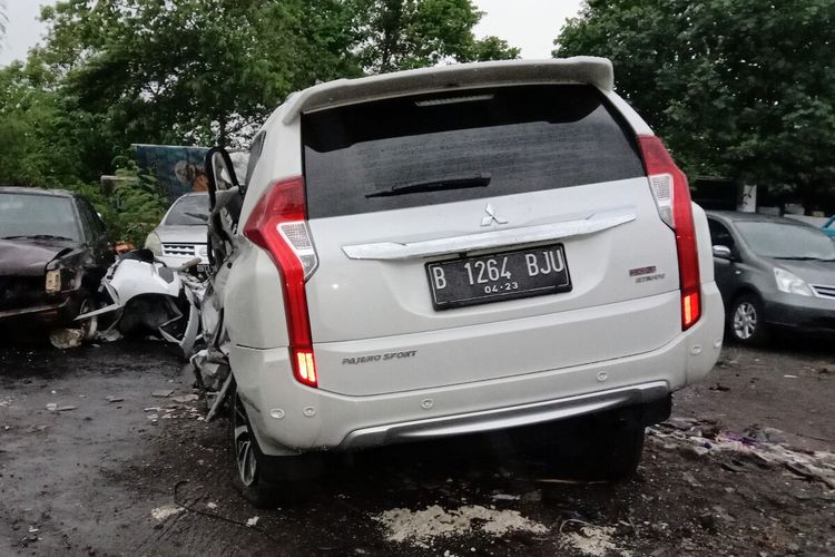 Kondisi kendaraan yang ditumpangi keluarga Vanessa Angel, setelah mengalami kecelakaan tunggal di (Km) 672+300 jalur A ruas Tol Jombang arah Mojokerto.