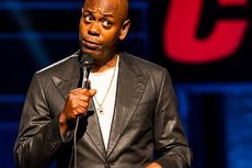 Diduga karena Lelucon Sensitif, Komedian AS Dave Chappelle Diserang saat Tampil