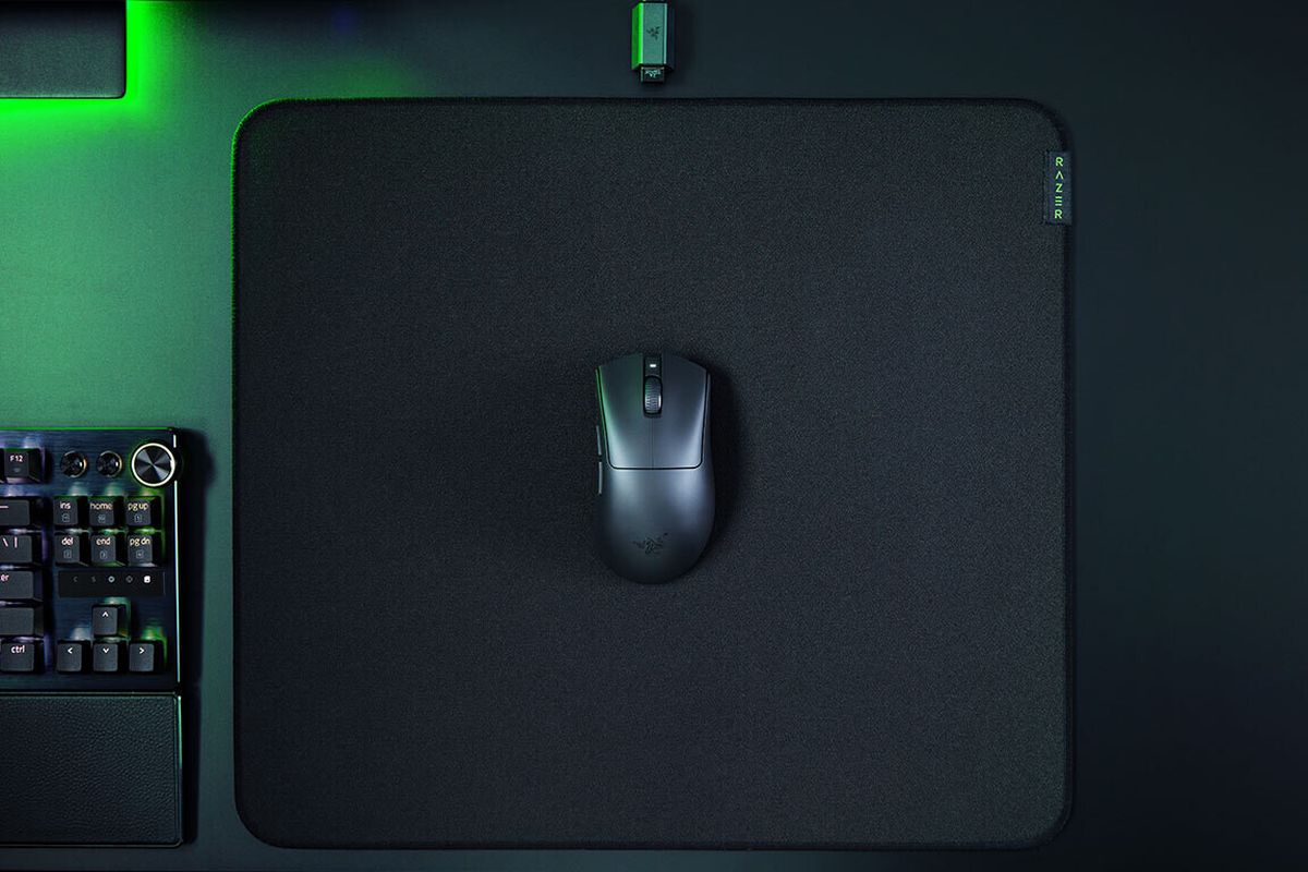 Ilustrasi mouse gaming Razer DeathAdder V3 Hyperspeed