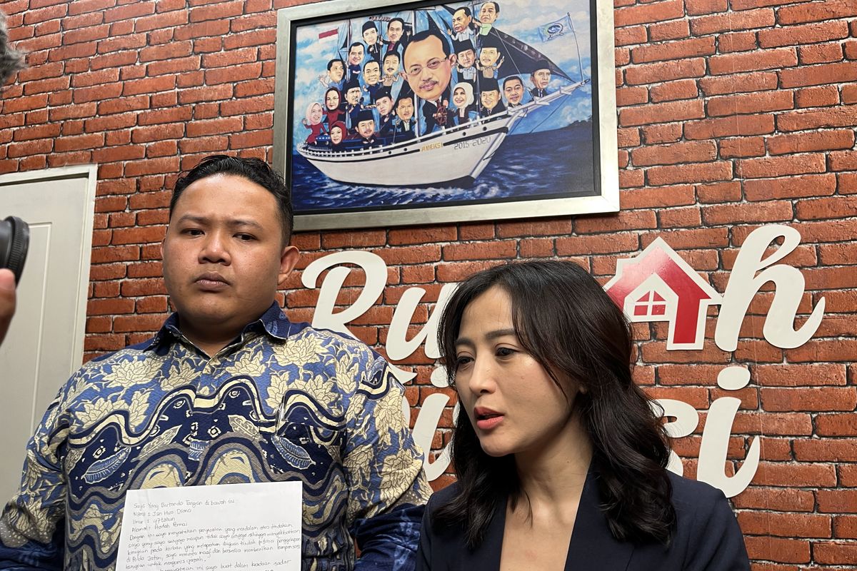 Kuasa hukum Jan Hwa Diana, Elok Dwi Kadja saat menemui Wakil Walikota Surabaya, Armuji di Rumah Aspirasi, Selasa (6/5/2025). 