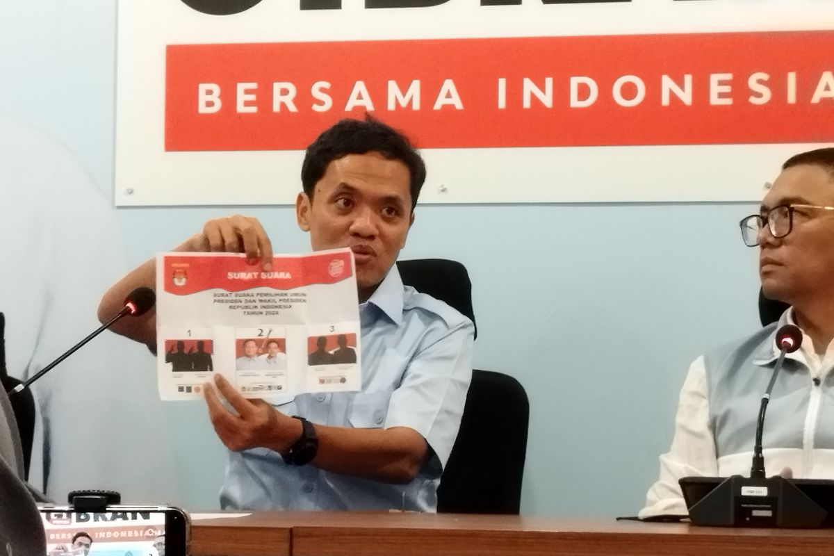 Wakil Ketua TKN Prabowo-Gibran Habiburokhman saat konferensi pers di Media Center Prabowo-Gibran di Kebayoran Baru, Jakarta Selatan, Minggu (28/1/2024).