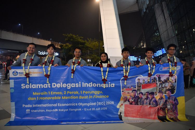 Tim Siswa Indonesia Raih 4 Medali di Olimpiade Ekonomi Internasional