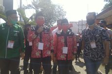 Paslon Milenial Salam-Ifan Jalan Kaki Satu Kilometer Daftar ke KPU Jember 