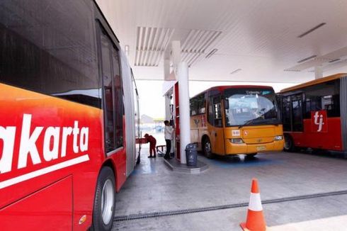 Bus Transjakarta Rusak Dilempari Orang Tak Dikenal di Halte Tosari