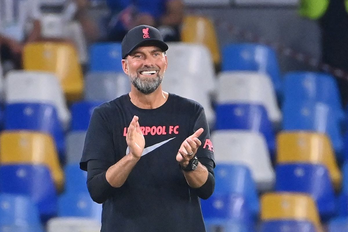 Ekspresi pelatih Liverpool Juergen Klopp saat mendampingi anak-anak asuhnya bertanding melawan Napoli pada matchday pertama fase grup Liga Champions 2022-2023 di Stadion Diego Armando Maradona, Naples, Italia, Kamis (8/9/2022) dini hari WIB. Laga Napoli vs Liverpool itu berakhir dengan skor 4-1 untuk kemenangan tim tuan rumah. Terdekat, Juergen Klopp akan mendampingi Liverpool yang dijadwalkan melawan Arsenal pada Minggu (9/4/2023) malam WIB. Terkini, Juergen Klopp tertawa mendengar kabar Liverpool akan merekrut Kylian Mbappe.