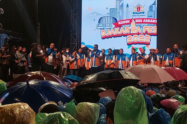 Gubernur DKI Jakarta Anies Baswedan saat menghadiri kegiatan Djakarta Festival 2022 yang digelar di Plaza Parkir Timur Senayan, Jakarta Pusat, Minggu (28/8/2022).
