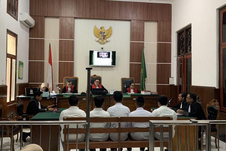 6 Terdakwa Kasus Pengeroyokan Mahasiswa Hang Tuah Surabaya Dituntut 1 Tahun 3 Bulan Bui