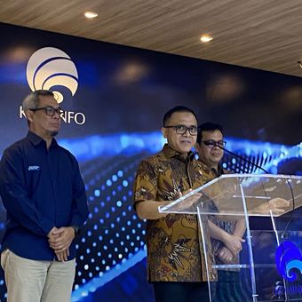 Menteri Pendayagunaan Aparatur Negara dan Reformasi Birokrasi (PANRB) Abdullah Azwar Anas menjelaskan skema pemindahan ASN di Kantor Kemenkominfo, Jakarta Pusat, Rabu (17/4/2024). 