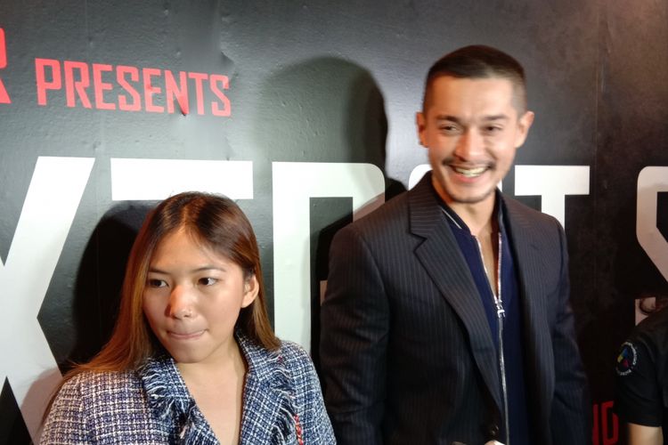 Miller Khan dan kekasihnya, Nathalie Stephens, menghadiri screening film action Foxtrot Six di XXI Plaza Indonesia, Thamrin, Jakarta Pusat, Rabu (13/2/2019).