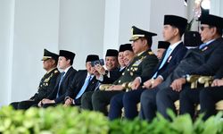 Mendagri Tito Hadiri Upacara Prasetya Perwira TNI-Polri di Istana Merdeka