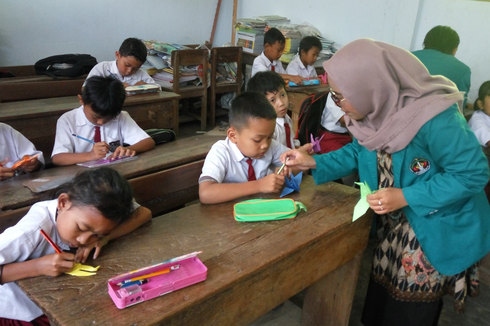 Peringati Hardiknas, Mahasiswa di Kediri Jadi Guru Sehari