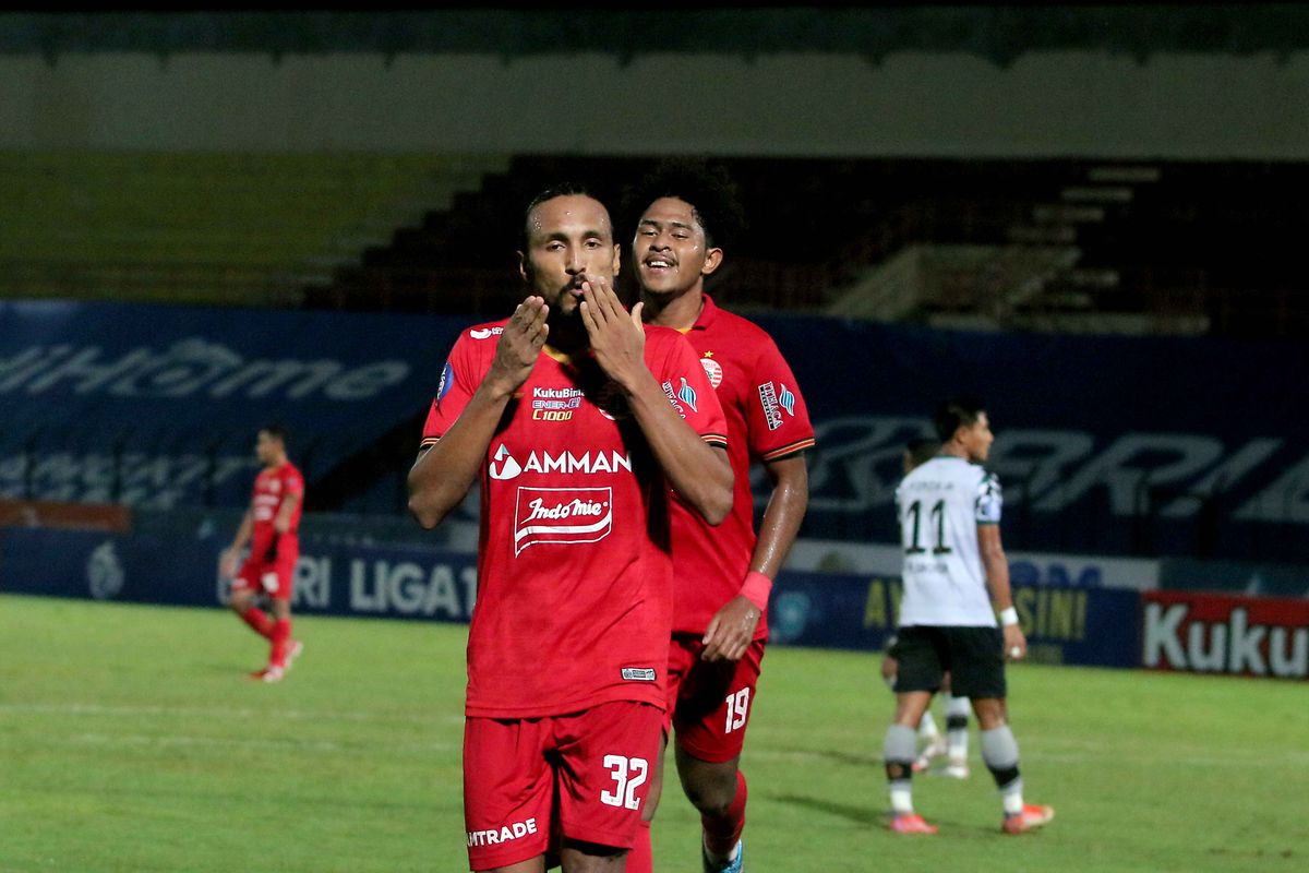 Selebrasi pemain Persija Jakarta Rohit Chand seusai menjebol gawang Persikabo 1973 saat pertandingan pekan ke-15 Liga 1 2021-2022 yang berakhir dengan skor 1-0 di Stadion Sultan Agung Bantul, Jumat (3/12/2021) malam.