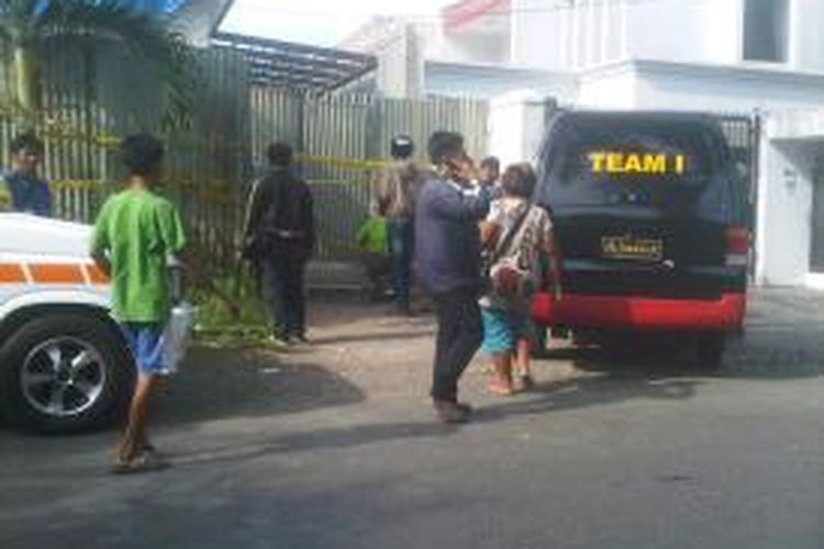 Lokasi penemuan mayat pekerja proyek di Jalan Dharma Husada Indah Surabaya.