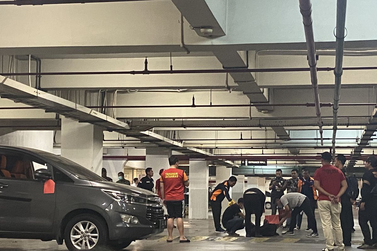 Rekontruksi kasus anak anggota DPR RI di Blackhole, Lenmarc Mall, Selasa (10/10/2023).