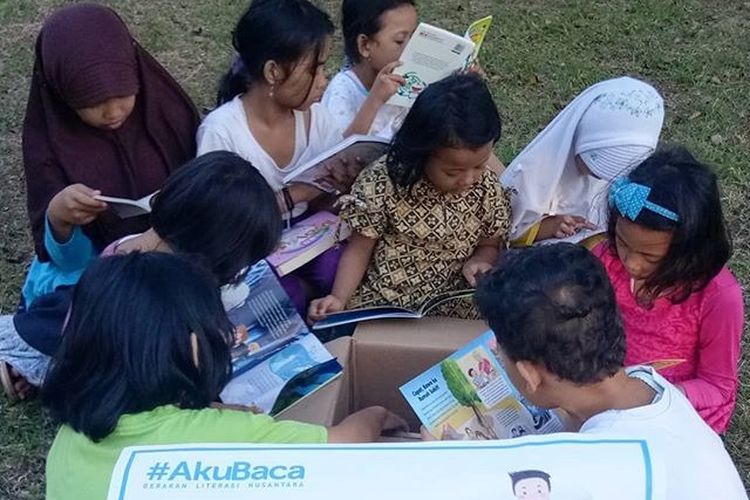 Kompas Gramedia menginisiasi #AkuBaca sebagai sebuah gerakan berkesinambungan yang berupaya memajukan literasi di Indonesia, khususnya dalam hal penumbuhan minat baca.