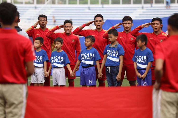 Skuad Garuda Muda pada laga semifinal SEA Games 2019 antara timnas U23 Indonesia vs Myanmar di Stadion Rizal Memorial, Filipina, Sabtu 7 Desember 2019.
