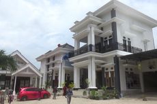 Kisah di Balik Kampung dengan Deretan Rumah bak Istana di Madura, Pemiliknya Para Perantau Usaha Toko Kelontong di Jakarta