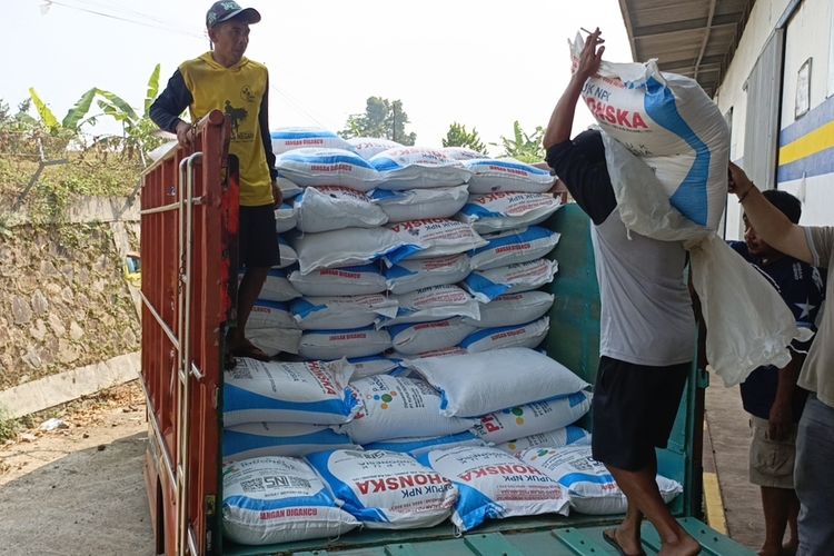 Kawal Musim Tanam, Pupuk Indonesia Siapkan Puluhan Ribu Ton Stok Pupuk di Jawa Barat dan Bandung