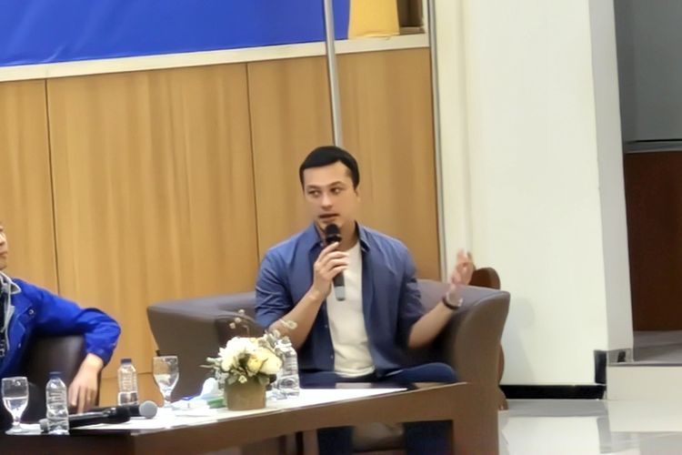 Aktor Nicholas Saputra mengisi sesi talkshow pada kuliah umum bertema Survival Leadership, Facing Uncertainties di Gedung Prof Sudarto, Undip, Selasa (7/5/2024).