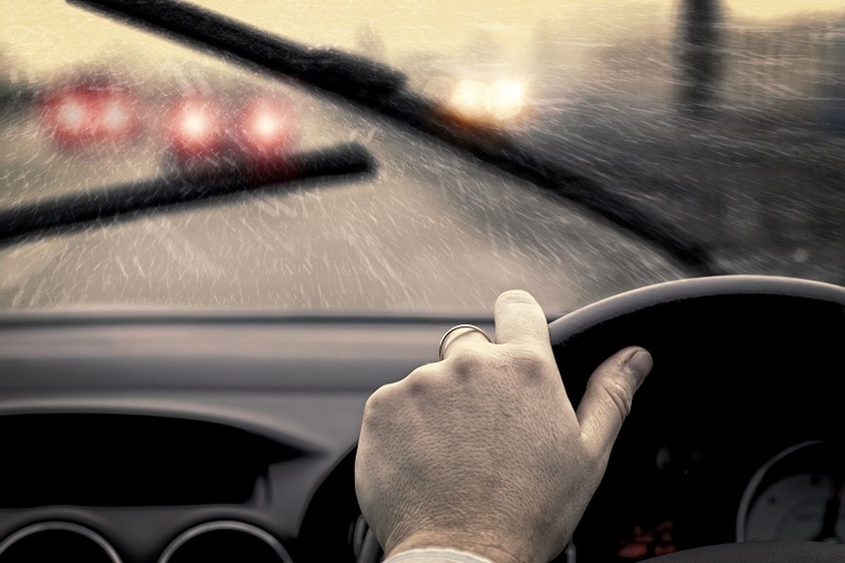 Salah satu risiko kesehatan akibat sering begadang adalah lebih rentan mengalami kecelakaan saat berkendara. 