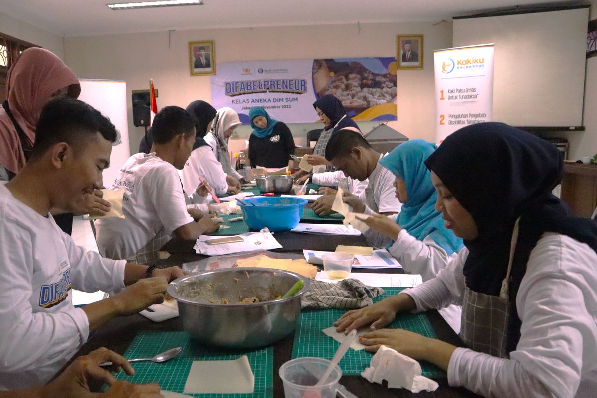 Yayasan Visi Mahakarya menggelar Difabelpreneur, yakni pelatihan kewirausahaan bagi difabel tunadaksa.