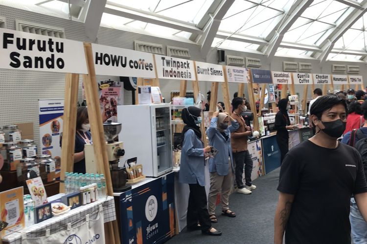 Ratusan pegiat kopi dari kalangan industri dan pelaku Usaha Mikro Kecil Menengah (UMKM) meramaikan acara Jakarta Coffee Week (Jacoweek) 2022 di City Hall, Pondok Indah Mall 3, Jakarta.
