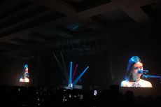 Kejutkan Penggemar, NIKI Nyanyikan Lagu Laskar Pelangi di Nicole World Tour Jakarta 2023