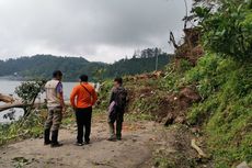 Longsor Tutup Akses Jalan ke Obyek Wisata Telaga Ngebel Ponorogo