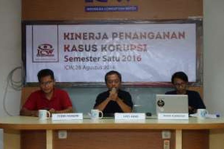 Konferensi pers Indonesia Corruption Watch (ICW) di Sekretariat ICW, Kalibata, Jakarta Selatan, Minggu (28/8/2016).