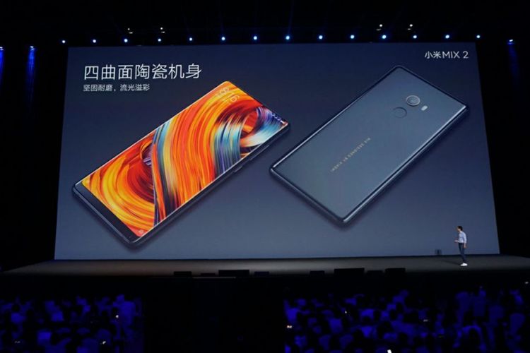 Xiaomi resmi memperkenalkan smartphone terbaru tanpa bezel-less Mi Mix 2 di Beijing pada Senin (11/9/2017).
