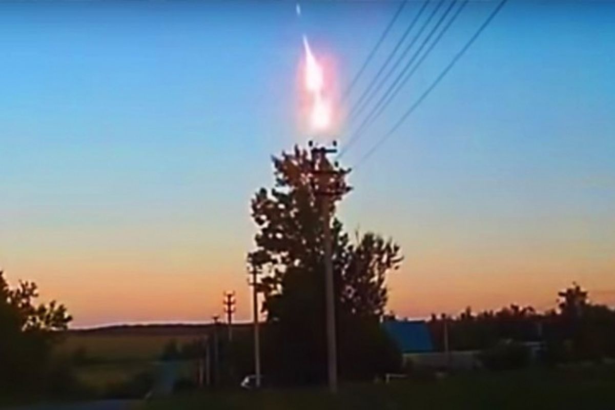 Meteor yang meledak di Rusia, Kamis lalu (21/6/2018).