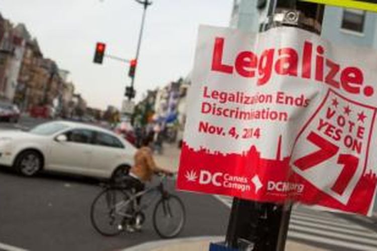 Poster legalisasi ganja di Washington DC.
