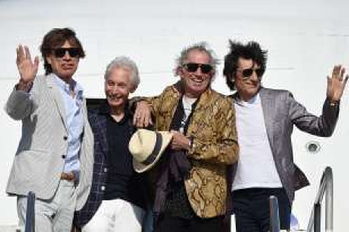 Band The Rolling Stones (dari kiri ke kanan) Mick Jagger, Charlie Watts, Keith Richards, dan Ron Wood, tiba di Montevideo, Uruguay, pada 1 Februari 2016. Band ini menggelar konser di negara itu sebagai bagian dari rangkaian America Latina Ole Tour mereka. 