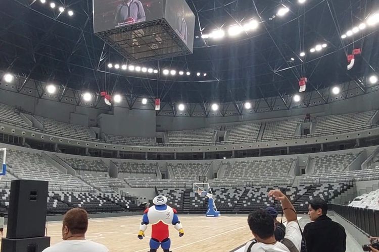 Indonesia Arena yang akan menjadi lokasi pertandingan FIBA World Cup atau Piala Dunia Basket 2023 yang akan diselenggarakan pada 25 Agustus-10 September 2023. Direktur Eksekutif FIBA, David Crocker, memuji Indonesia Arena sebagai fasilitas dengan standar dunia. 
