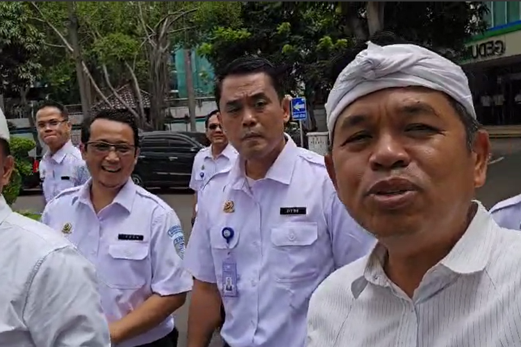 Gubernur Jawa Barat Dedi Mulyadi usai melakukan pertemuan dengan BMKG untuk modifikasi cuaca, Senin (10/3/2025).