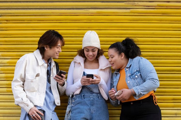 Sulit Cari Kerja dan Biaya Hidup Naik, Generasi Muda Pilih Nikmati Uang Hari Ini