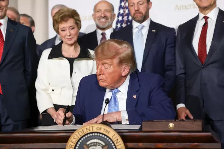 Trump Sebut Iran Bisa “Hancurkan” Los Angeles dan San Diego, Gedung Putih Beri Penjelasan