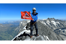 Hadapi Cuaca Ekstrem, Tim Pendaki Indonesia Berhasil Capai Puncak Gunung Eiger